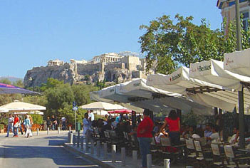 De Griekse hoofdstad in Plaka met in de achtergrond de Acropolis